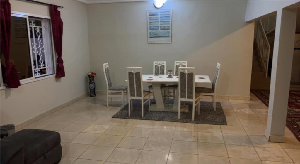 Hotel Coco Island Banjul Esterno foto